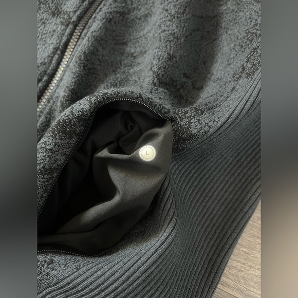 Lululemon End State Jacket Large Graphite Grey Black Full Zip Hooded Run Gym - Picture 10 of 11